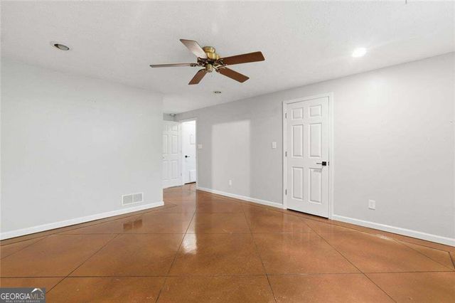 4862 Helga Way NE, Woodstock, GA 30188