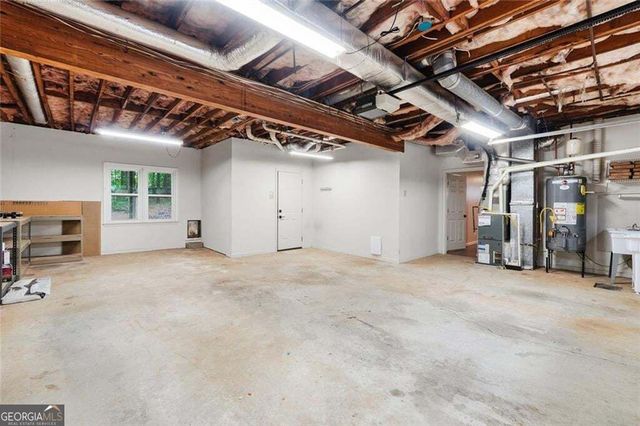 4862 Helga Way NE, Woodstock, GA 30188