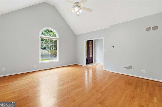 4862 Helga Way NE, Woodstock, GA 30188