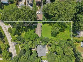 1438 N Sheridan Road, Lake Forest, IL 60045