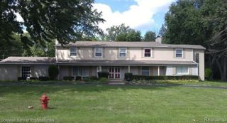 29585 Woodhaven Lane, Southfield, MI 48076