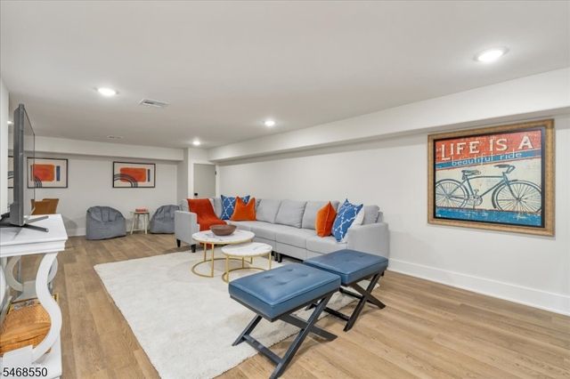 5 Indian Run, Scotch Plains Twp., NJ 07076