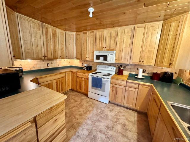 57487 Lakeshore Drive, Calumet, MI 49913