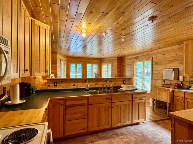 57487 Lakeshore Drive, Calumet, MI 49913