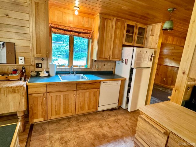 57487 Lakeshore Drive, Calumet, MI 49913