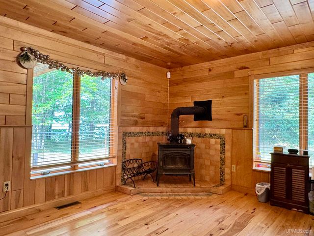 57487 Lakeshore Drive, Calumet, MI 49913