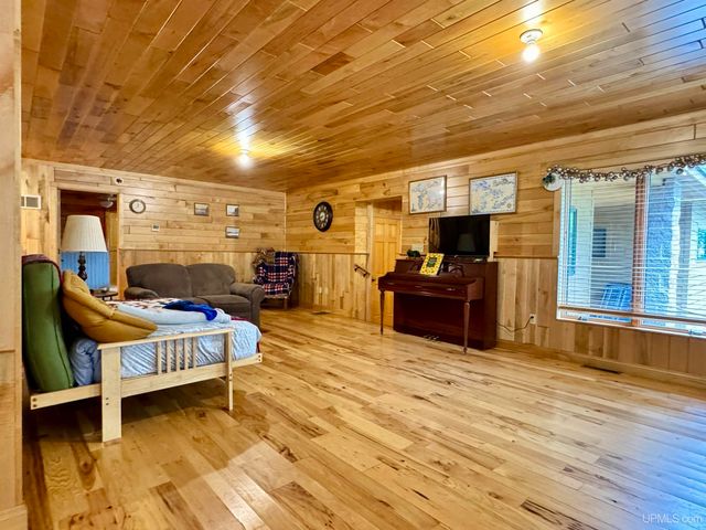 57487 Lakeshore Drive, Calumet, MI 49913