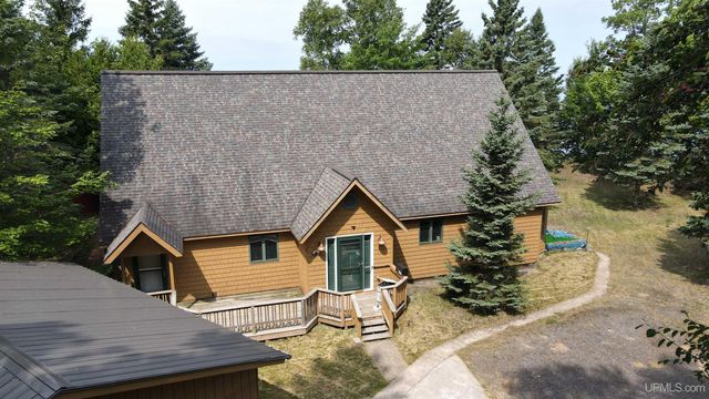 57487 Lakeshore Drive, Calumet, MI 49913