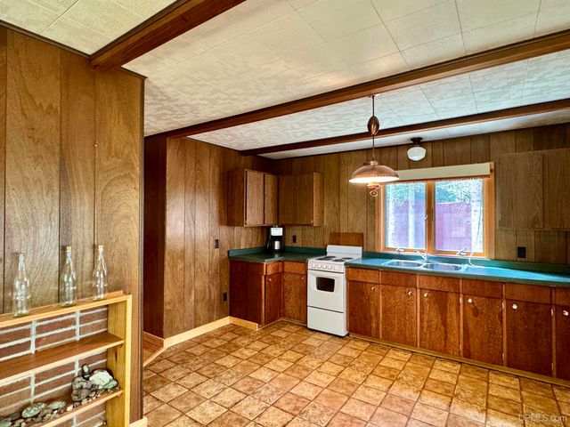 57487 Lakeshore Drive, Calumet, MI 49913