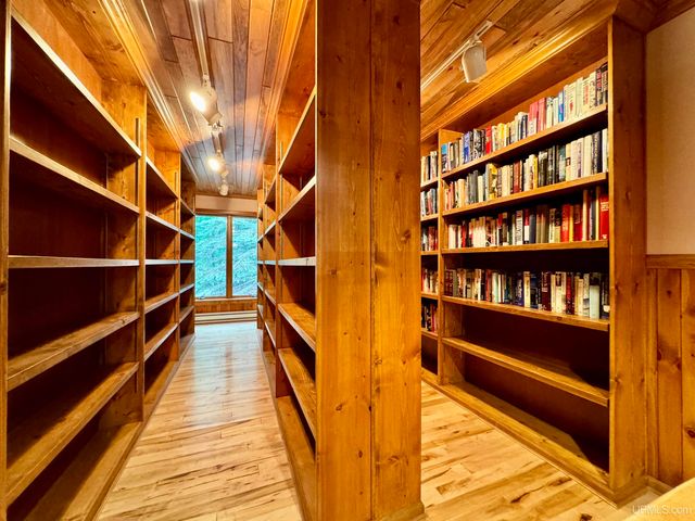 57487 Lakeshore Drive, Calumet, MI 49913