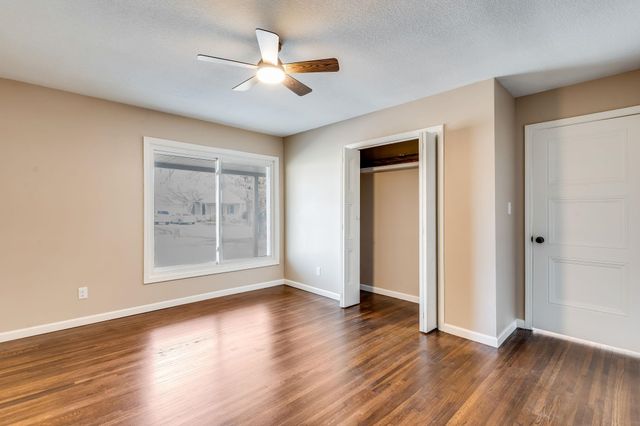 537 N Oakwood Dr, Wichita, KS 67208