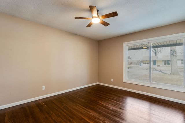 537 N Oakwood Dr, Wichita, KS 67208