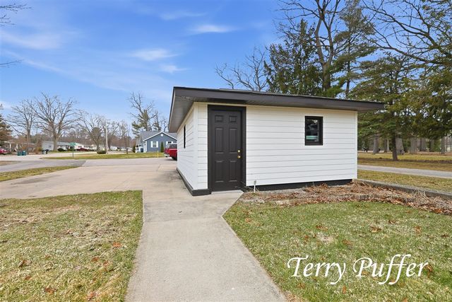 1559 Glenwood Avenue, Muskegon, MI 49445