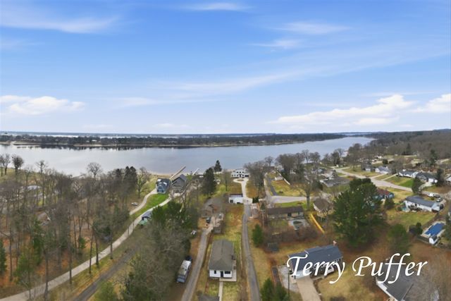 1559 Glenwood Avenue, Muskegon, MI 49445