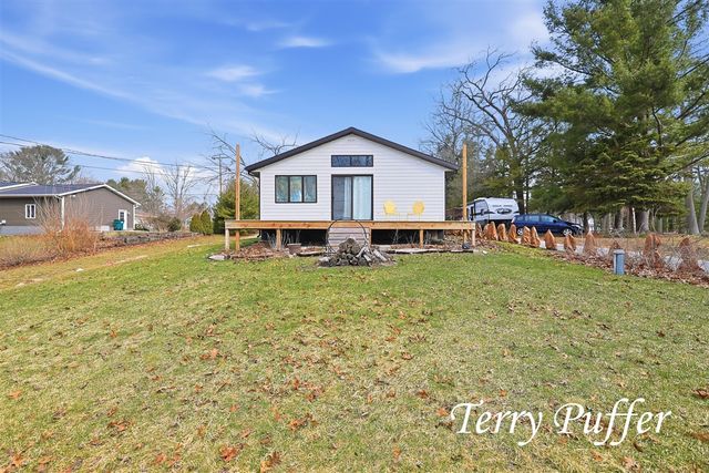 1559 Glenwood Avenue, Muskegon, MI 49445