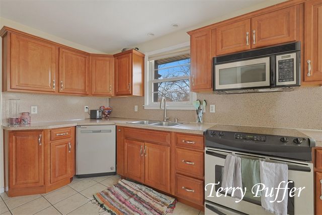 1559 Glenwood Avenue, Muskegon, MI 49445