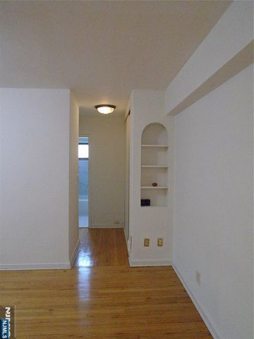 3021 Edwin Avenue 4B, Fort Lee, NJ 07024