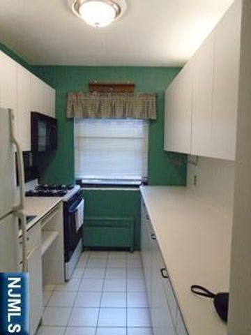 3021 Edwin Avenue 4B, Fort Lee, NJ 07024