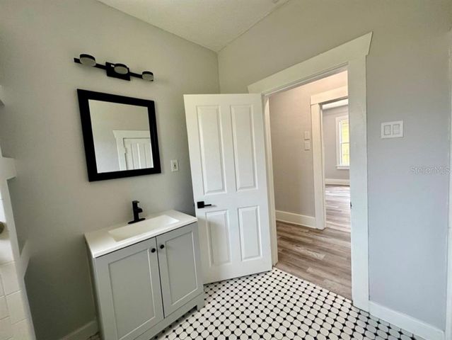 1021 E CAYUGA STREET, Tampa, FL 33603