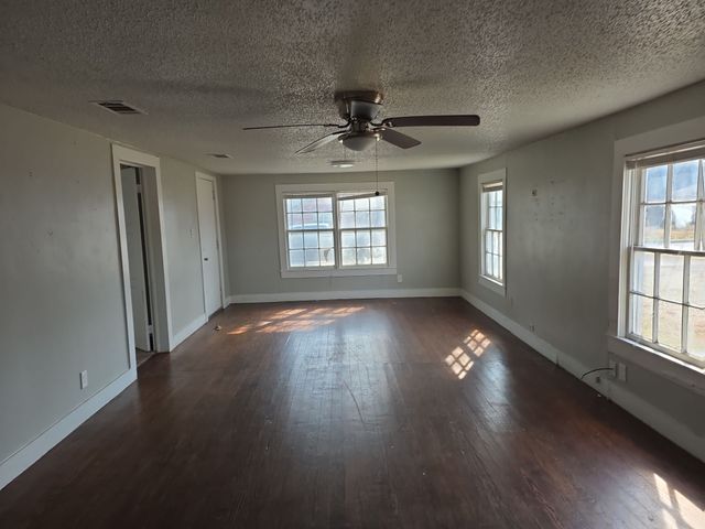 402 W 4th Street 1, Kaufman, TX 75142
