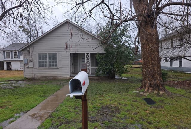 402 W 4th Street 1, Kaufman, TX 75142