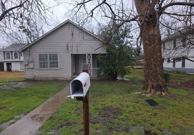 402 W 4th Street 1, Kaufman, TX 75142