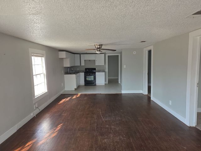 402 W 4th Street 1, Kaufman, TX 75142
