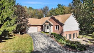 5690 White Lake Road, Clarkston, MI 48346