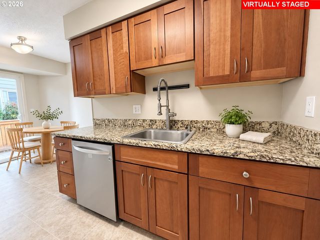2531 Sw SPRING GARDEN St 14, Portland, OR 97219