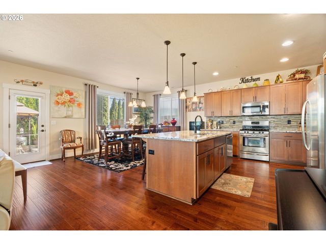 526 Ne 77TH Ave, Hillsboro, OR 97124