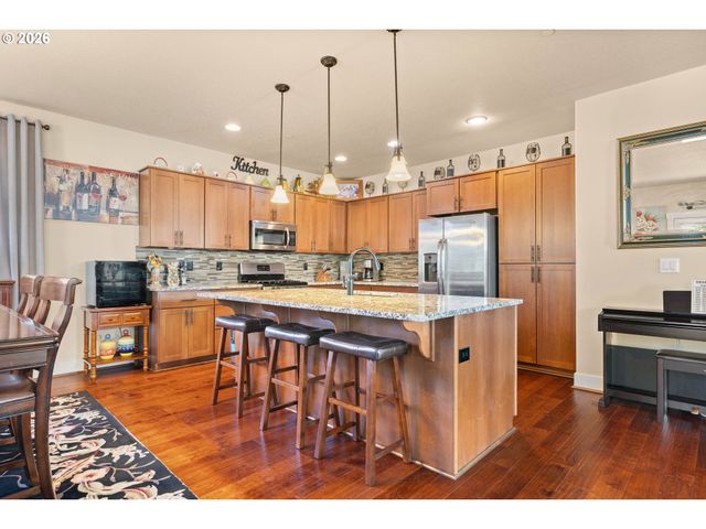 526 Ne 77TH Ave, Hillsboro, OR 97124
