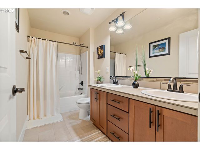 526 Ne 77TH Ave, Hillsboro, OR 97124