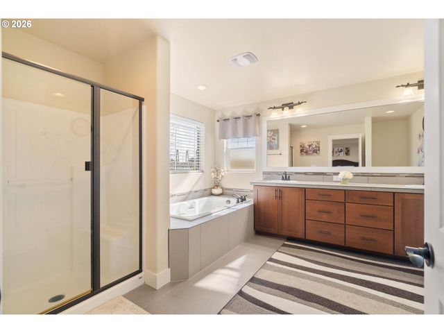 526 Ne 77TH Ave, Hillsboro, OR 97124