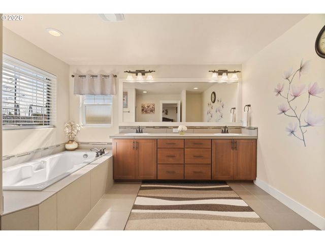 526 Ne 77TH Ave, Hillsboro, OR 97124