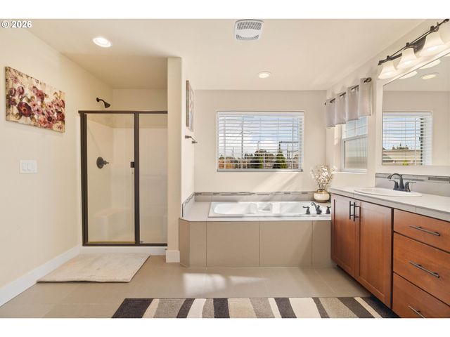 526 Ne 77TH Ave, Hillsboro, OR 97124