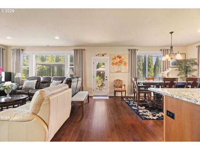 526 Ne 77TH Ave, Hillsboro, OR 97124