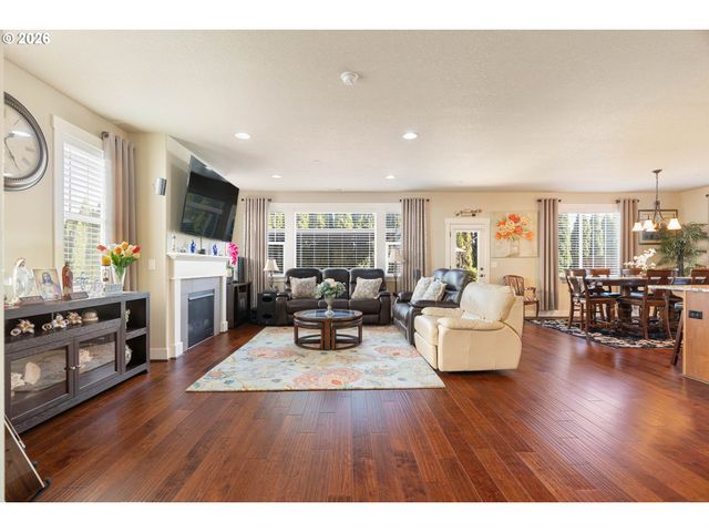 526 Ne 77TH Ave, Hillsboro, OR 97124