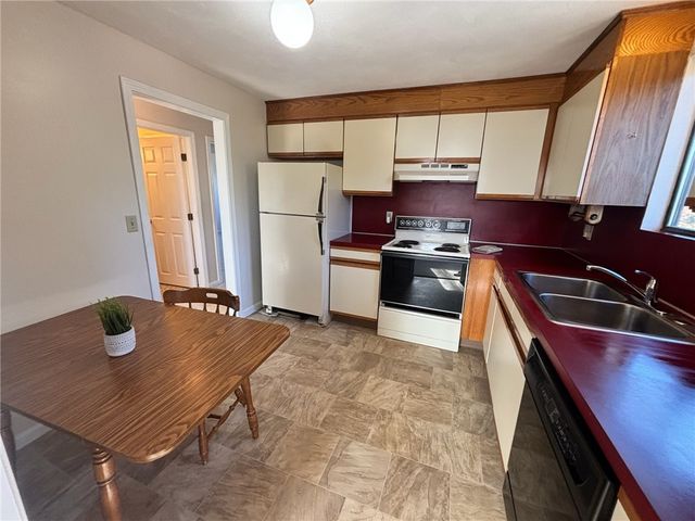 402 Pinewood Drive, Smithfield, RI 02917