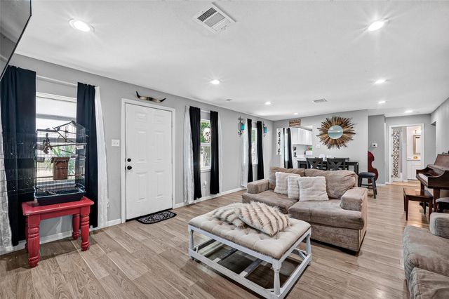 2110 Hillshire Drive, Deer Park, TX 77536