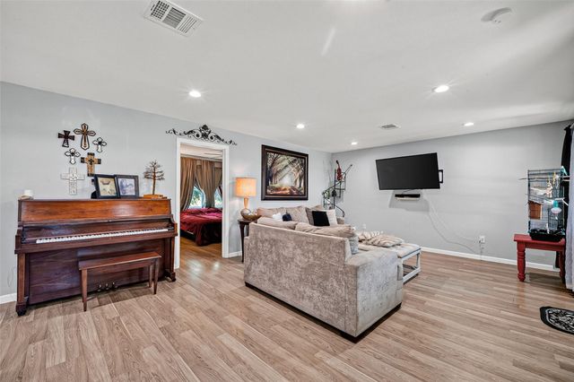 2110 Hillshire Drive, Deer Park, TX 77536