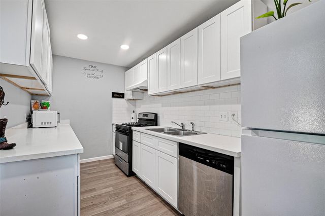 2110 Hillshire Drive, Deer Park, TX 77536