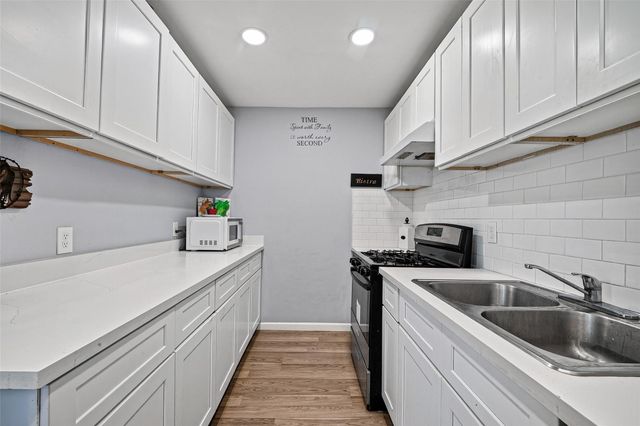 2110 Hillshire Drive, Deer Park, TX 77536