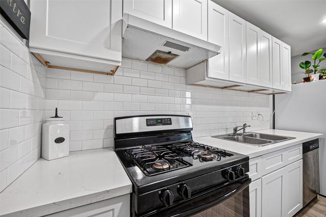 2110 Hillshire Drive, Deer Park, TX 77536