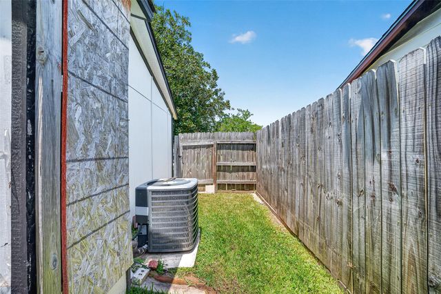 2110 Hillshire Drive, Deer Park, TX 77536