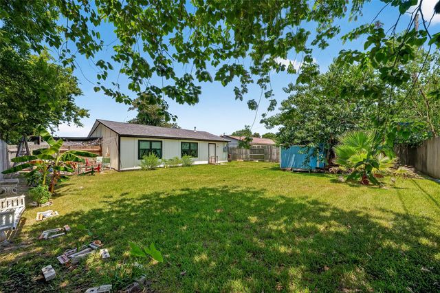 2110 Hillshire Drive, Deer Park, TX 77536