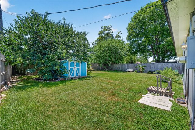 2110 Hillshire Drive, Deer Park, TX 77536