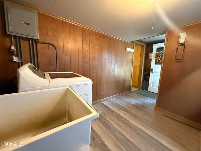 114 E Perry Street, Walbridge, OH 43465