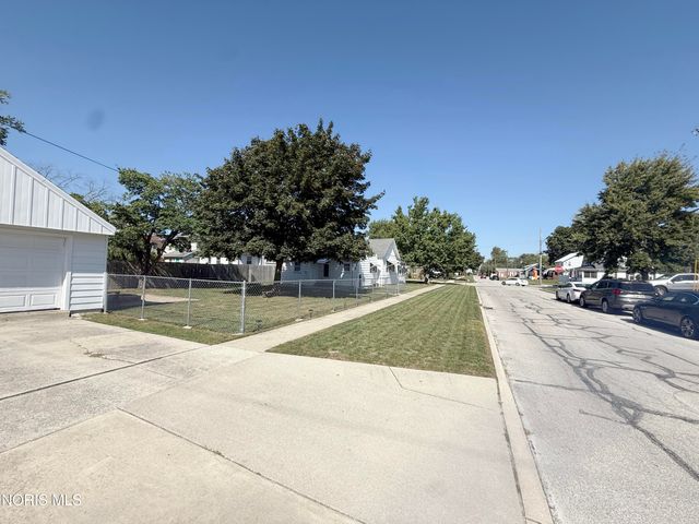 114 E Perry Street, Walbridge, OH 43465