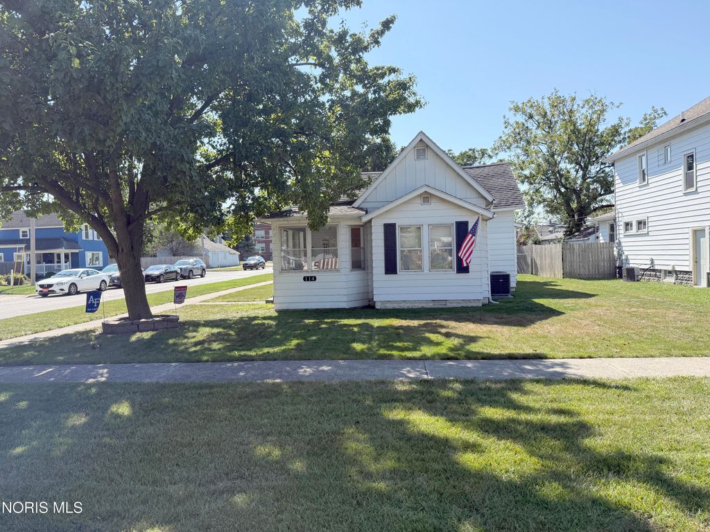 114 E Perry Street, Walbridge, OH 43465