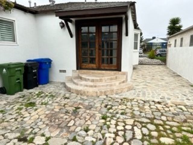 8461 Vicksburg, Los Angeles, CA 90045